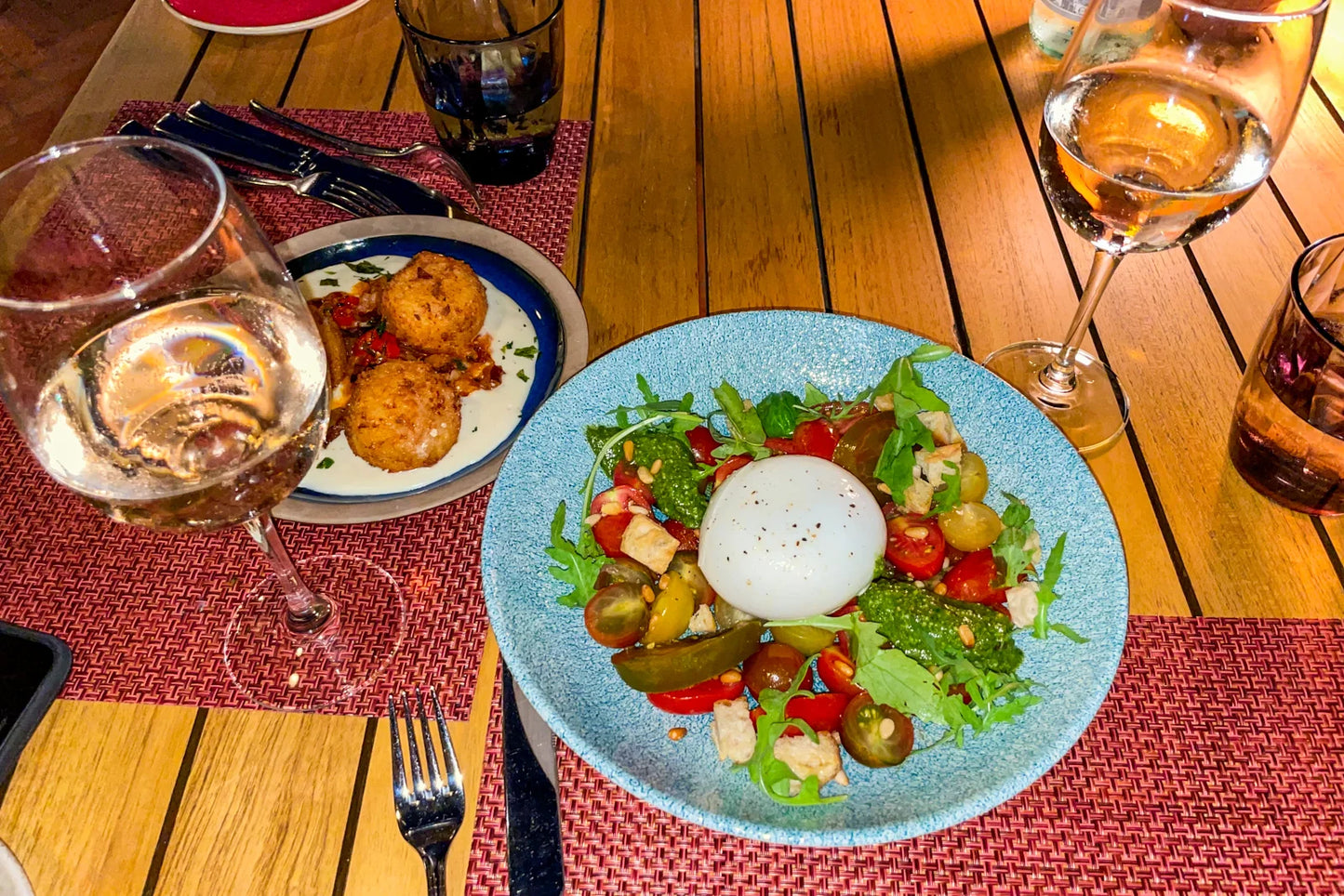 HOLIDAY RESORT DINING SET